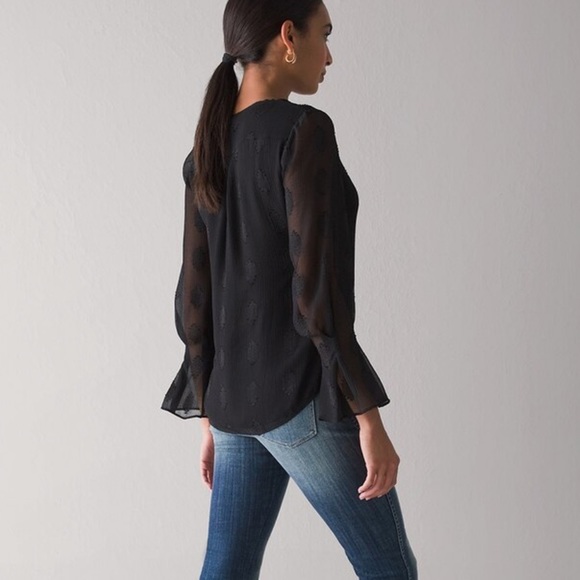 White House Black Market Long Sleeve V-Neck Clip Dot Blouse Size Large - Picture 3 of 10